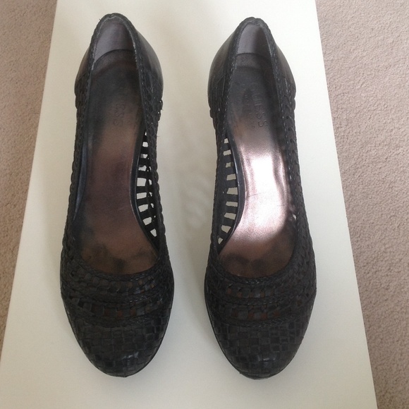 Black Guess Pumps