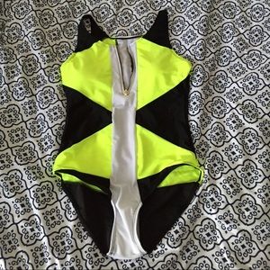 XL (fits like M/L) Bathing Suit (padded bra)