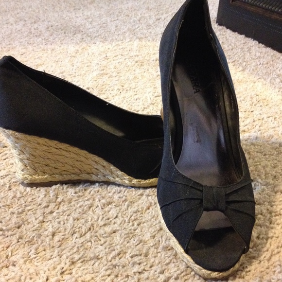 Black wedges