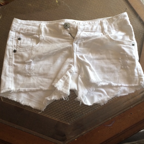 Rue 21 white ripped shorts - Picture 1 of 1