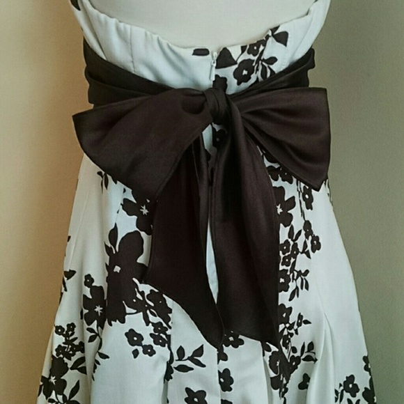 Party Dress CLOSING CLOSET SALE - Picture 3 of 4