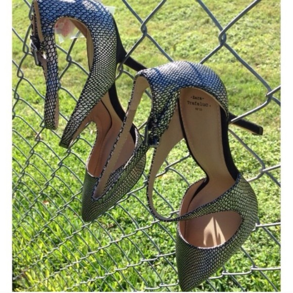 Zara gray scales printed heels