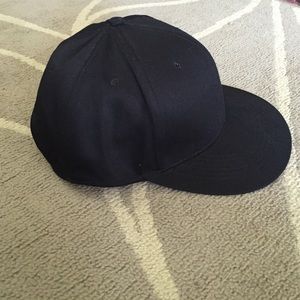 👤Cotton On Black Snapback