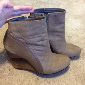 Vince Camuto Grey Tanish boots with heels LEATHER