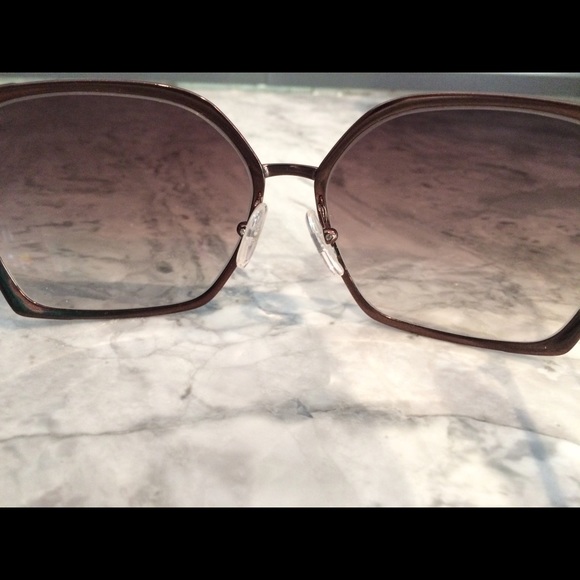 Brown Fendi Sunnies - Picture 4 of 4