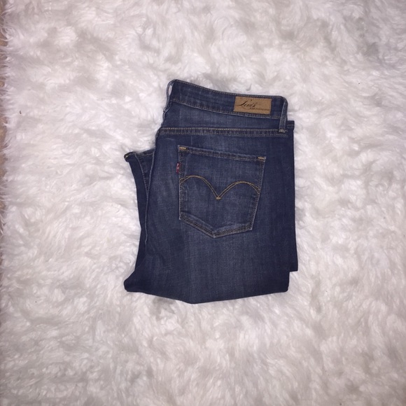 Demi curve boot cut classic Levi jeans