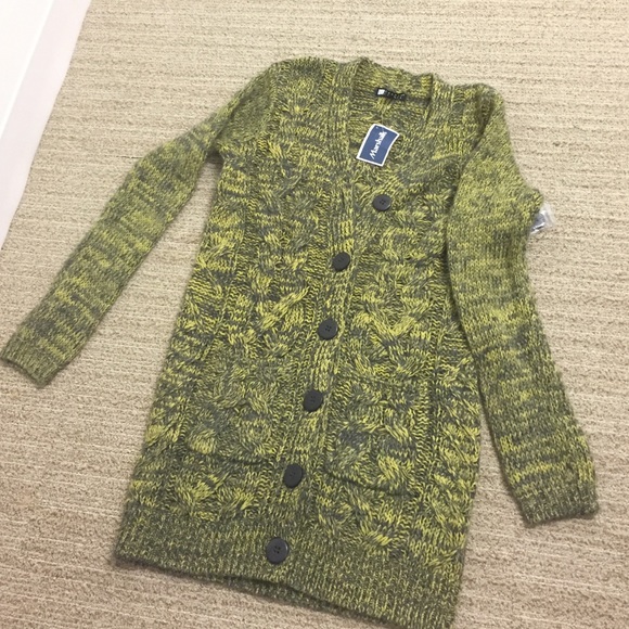 SHIPS TODAY SWEATER