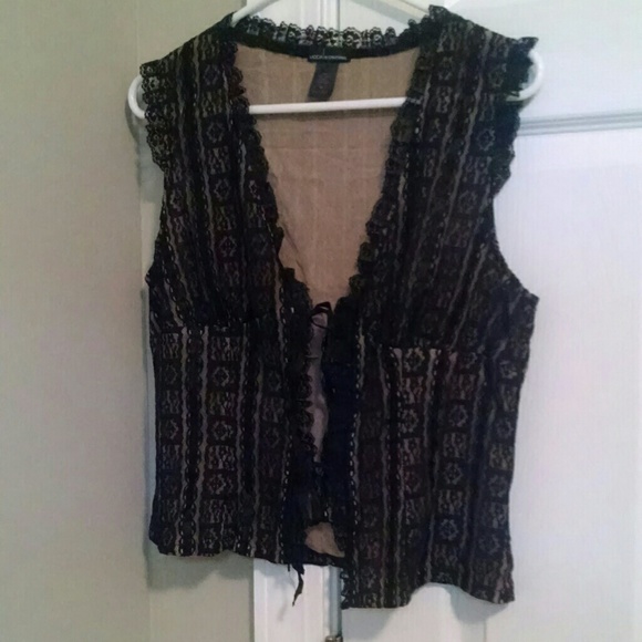 Adorable Victoria's secret tie lace top