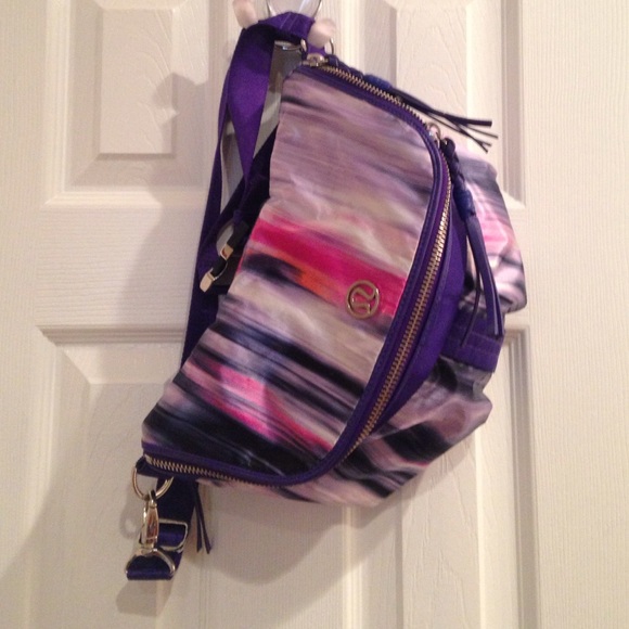 lululemon athletica Handbags - LuLulemon satchel bag