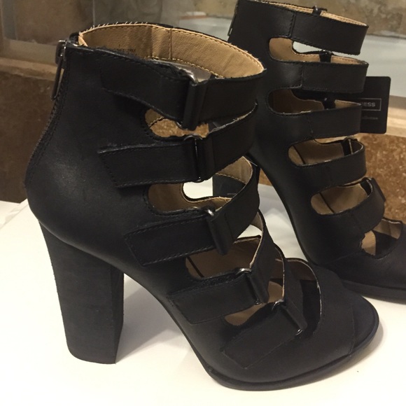 Express Heels - Picture 2 of 4