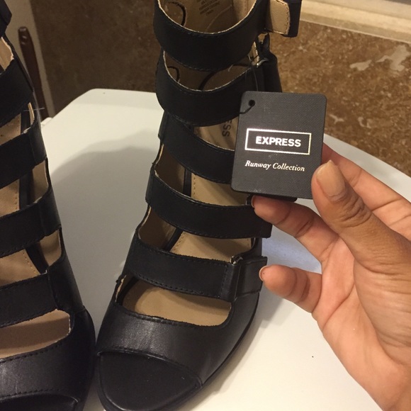 Express Heels - Picture 3 of 4
