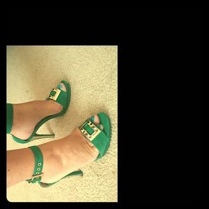 Be be like new heels 8m