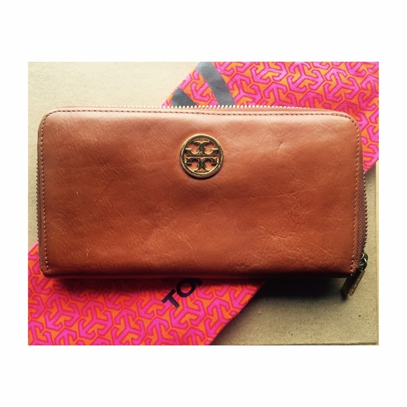 Authentic Tory Burch RobinsonZipContinental Wallet