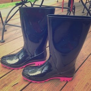 Rain boots-pretty in pink n black