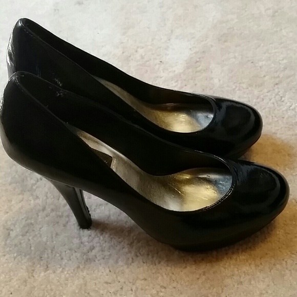 Black pumps!