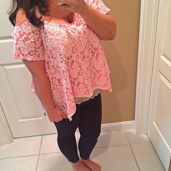 Tops - Cold shoulder top