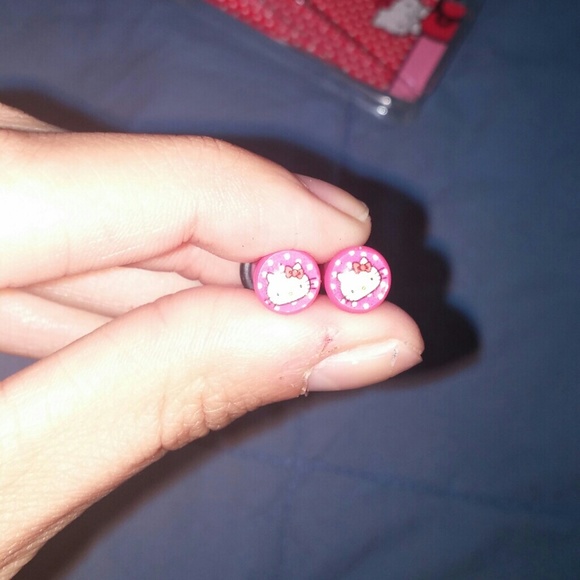 Hello Kitty size 2G plugs.