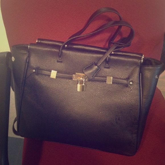 Black classic bag w/ handles&long adjustable strap