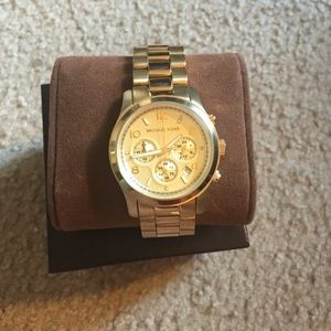 Mk gold watch. Pre loved & in good condition.