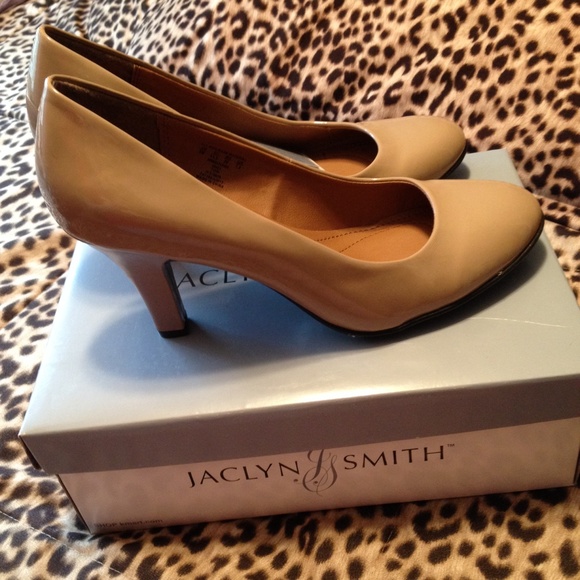 Jaclyn Smith nude colored pumps