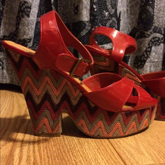 👡 Madden Girl Chunky Heel Sandals 👒