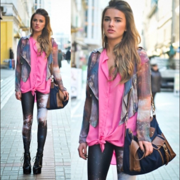 ❌ SOLD ❌ Galaxy jacket - Picture 2 of 4