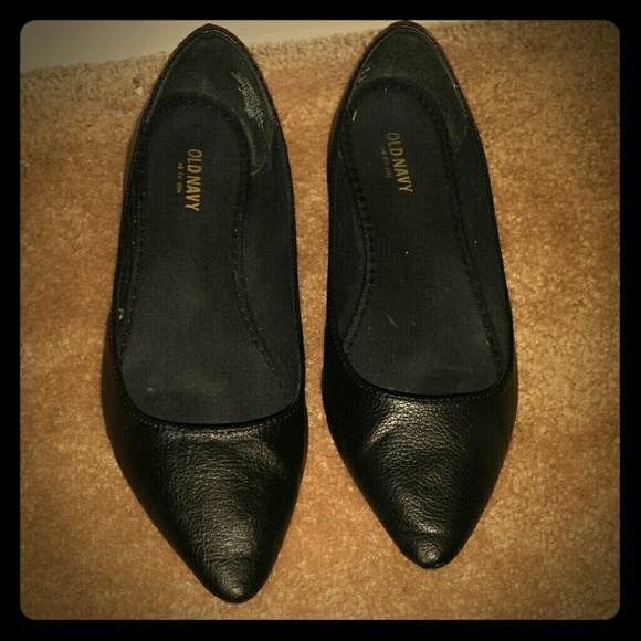 Black pointed toe flats