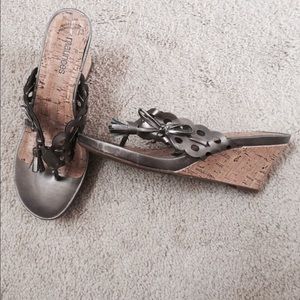 Golden bronze sandal.