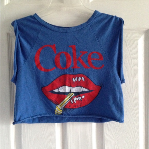 🌸DELIAS🌸 Coca-cola lips crop top