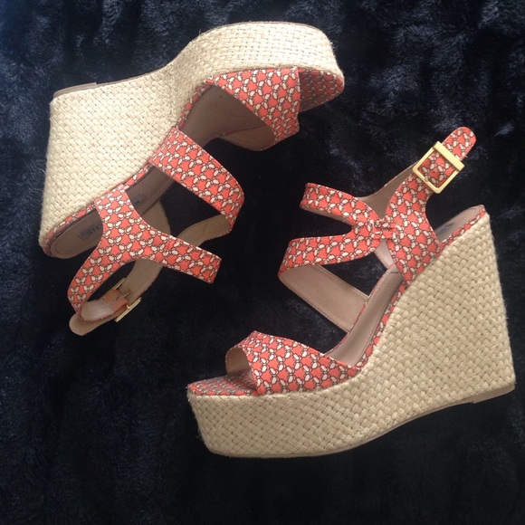 Steve Madden Coral wedges