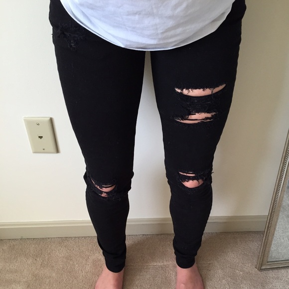 Black distressed skinny jeans