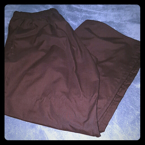 Dark brown scrub pants ?PETITE?