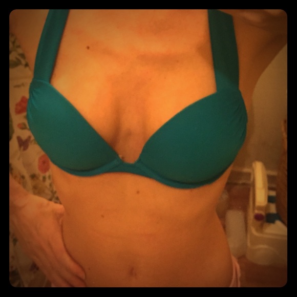 TRADED W/ @von_na12 👠HEELS AND 🆚 BIKINI TOP - Picture 1 of 3