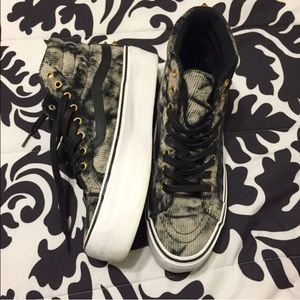 Studded Platform Sk8-Hi's