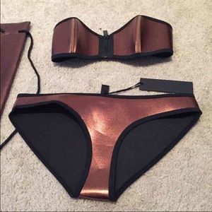 Triangl metallic dupe