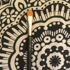Mac 195 concealer brush
