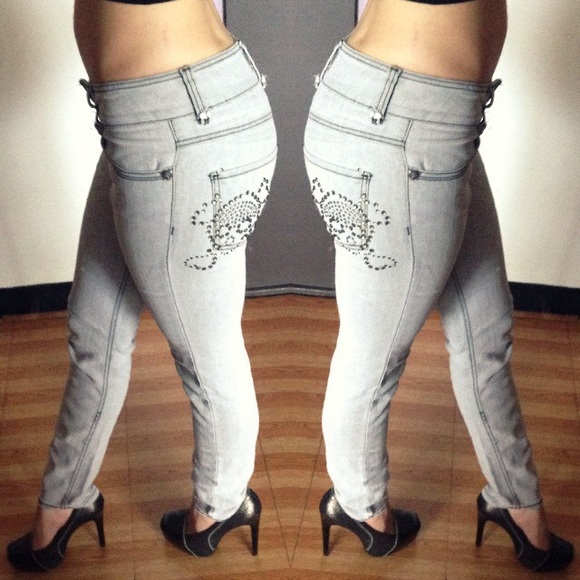 PRICE✂️White/Grey skull jeans