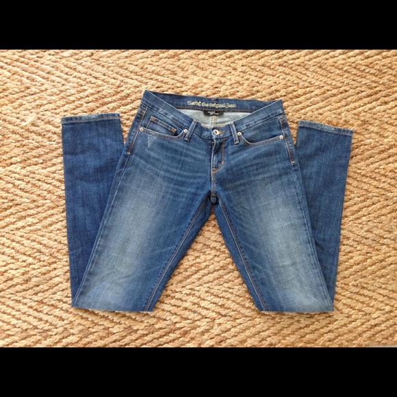 SOLD Levi's medium wash skinny jean