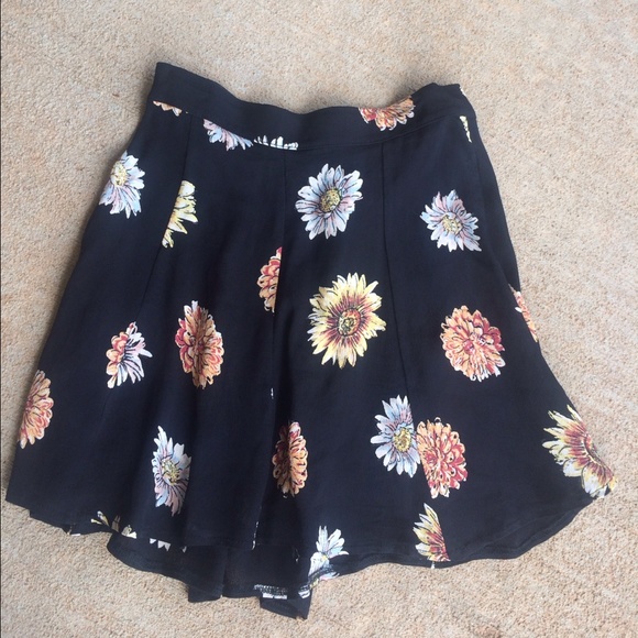 Brandy Melville Dresses & Skirts - Brandy Melville Sunflower Skirt