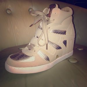 Bucco Gold/Taupe Hidden Wedge Sneakers size 8.5/9