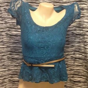 🎀Cute blue floral peplum top 🎀