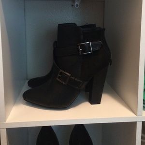 ❌SOLD❌Black Heeled Booties