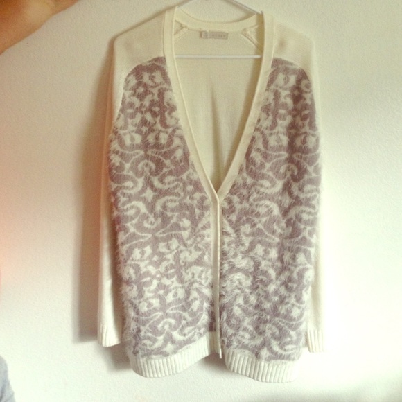 Great cozy grey/cream cardigan!