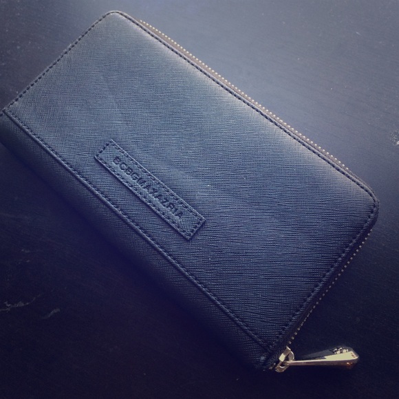 Bcbg wallet