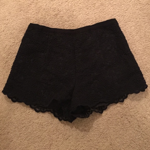 ❗️SOLD❗️Lacey patterned black dress shorts