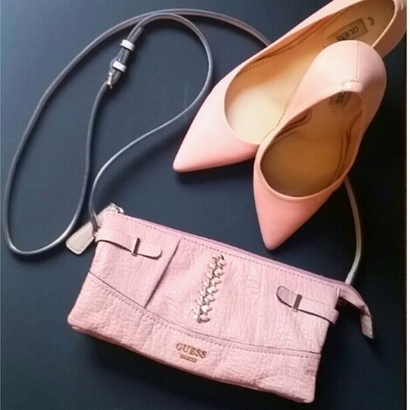 💕Beautiful Pink Guess Crossbody Bag💕
