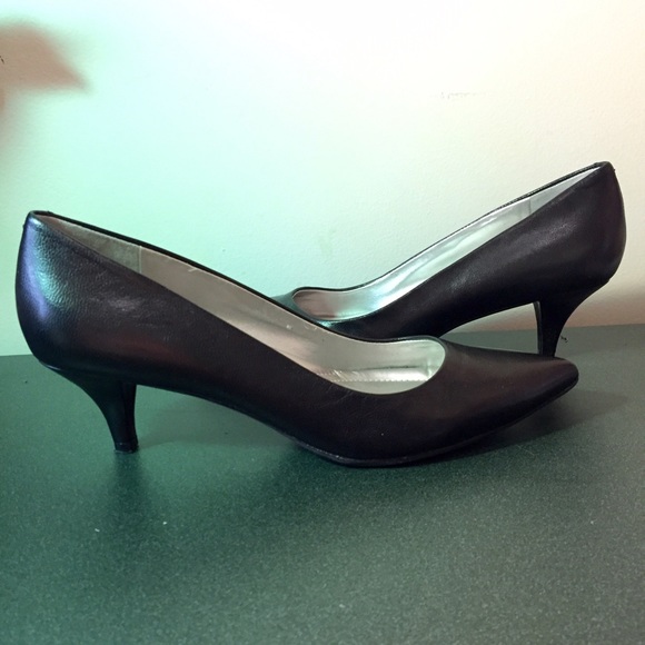 Bandolino Inspire Black Pumps w/ 3" Heel- Size 7.5 - Picture 2 of 4