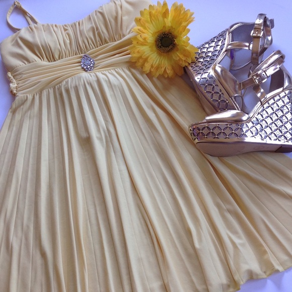 [BOGO 50%] Speechless  Canary Pleated Dress