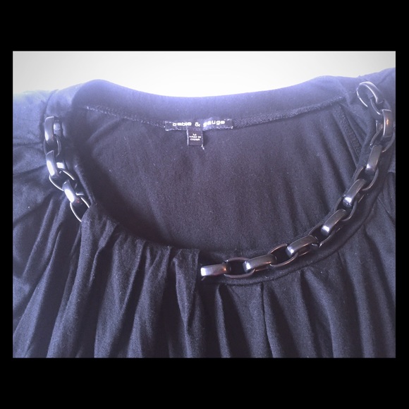 Cute dress top with chain accent