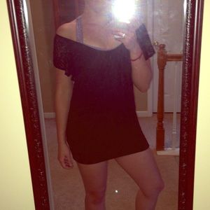 Black Robin K. tunic w/ lace baby doll sleeves